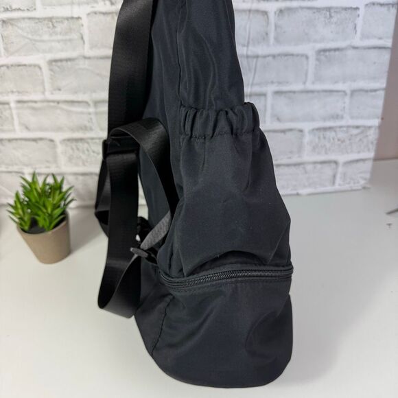 Beyond Yoga Convertible Gym Backpack Bag Black - Picture 7 of 10